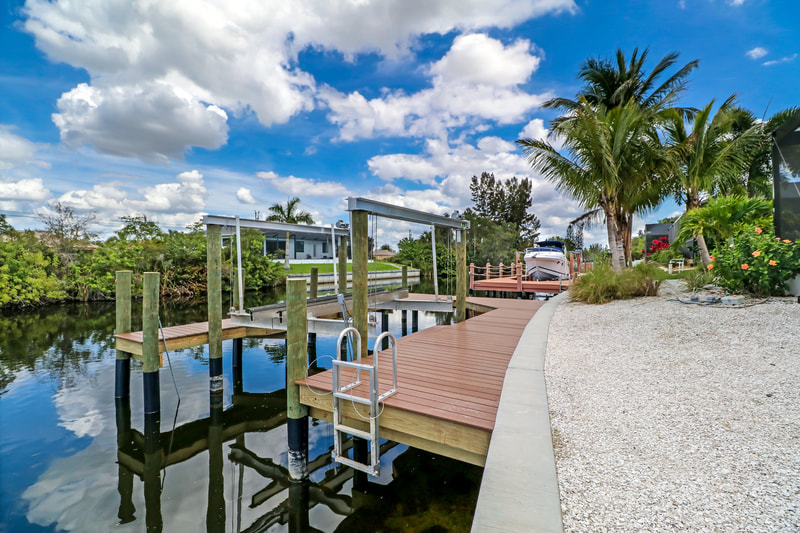 Vacation Rental in Cape Coral with boats dock